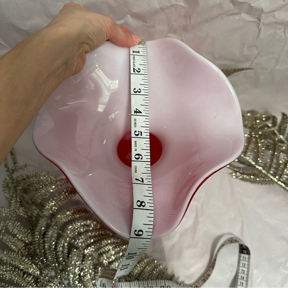 VIETRI Hibiscus Fluted Ruffled Italian Glass Bud Vase in Red Medium Size - Picture 11 of 14